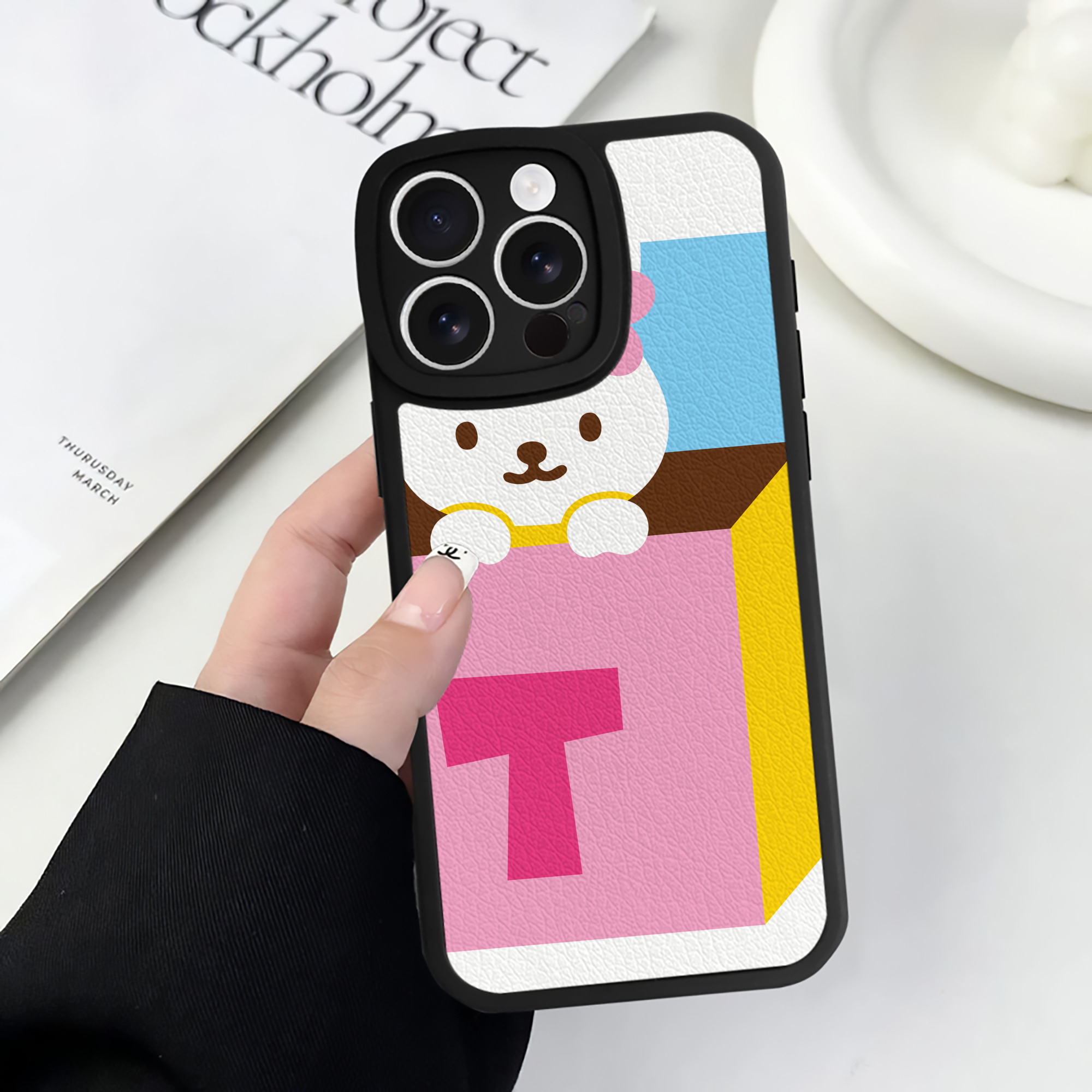 （画像用） Hello Kitty ハローキティ 【iPhone 16シリーズ対応】シリコンスマホケース（レザー調） 材質：シリコン